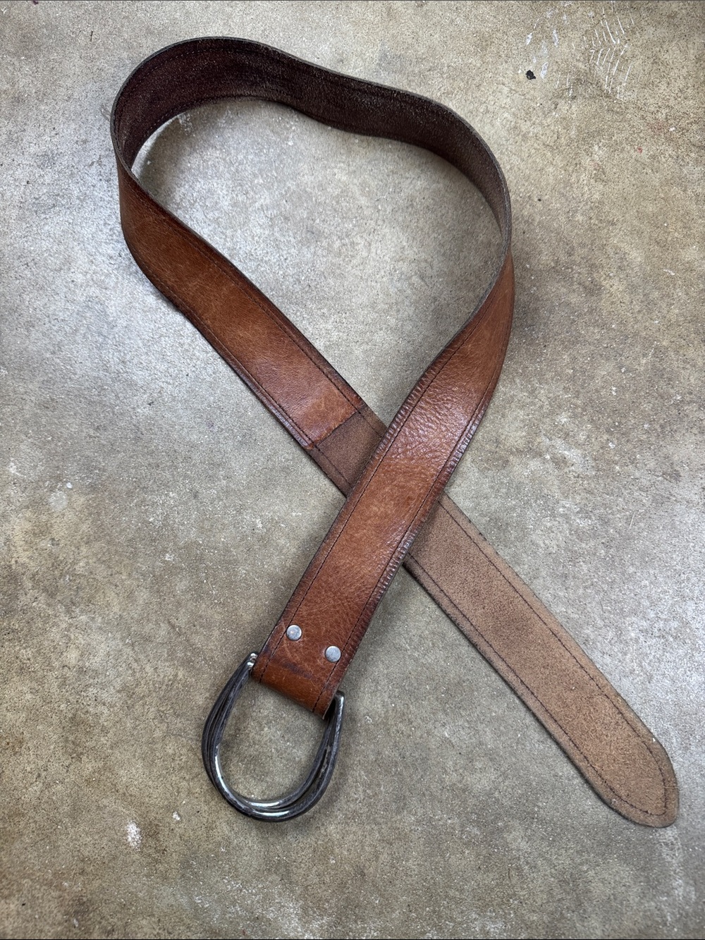 Classic Brown Leather Belt with Large Loop Buckles
Size: Medium